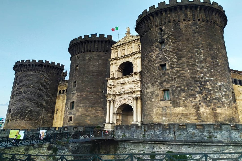 castel nuovo napoli