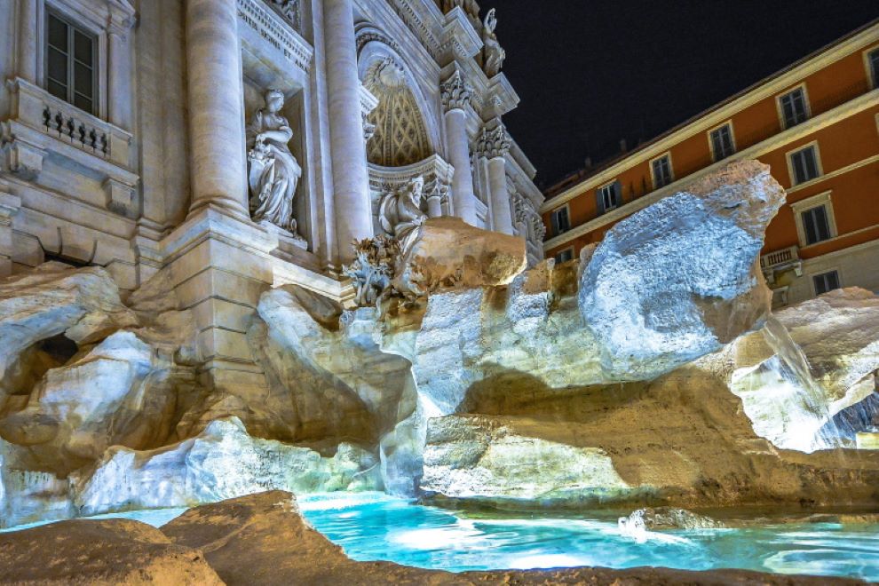 fontana di trevi notte