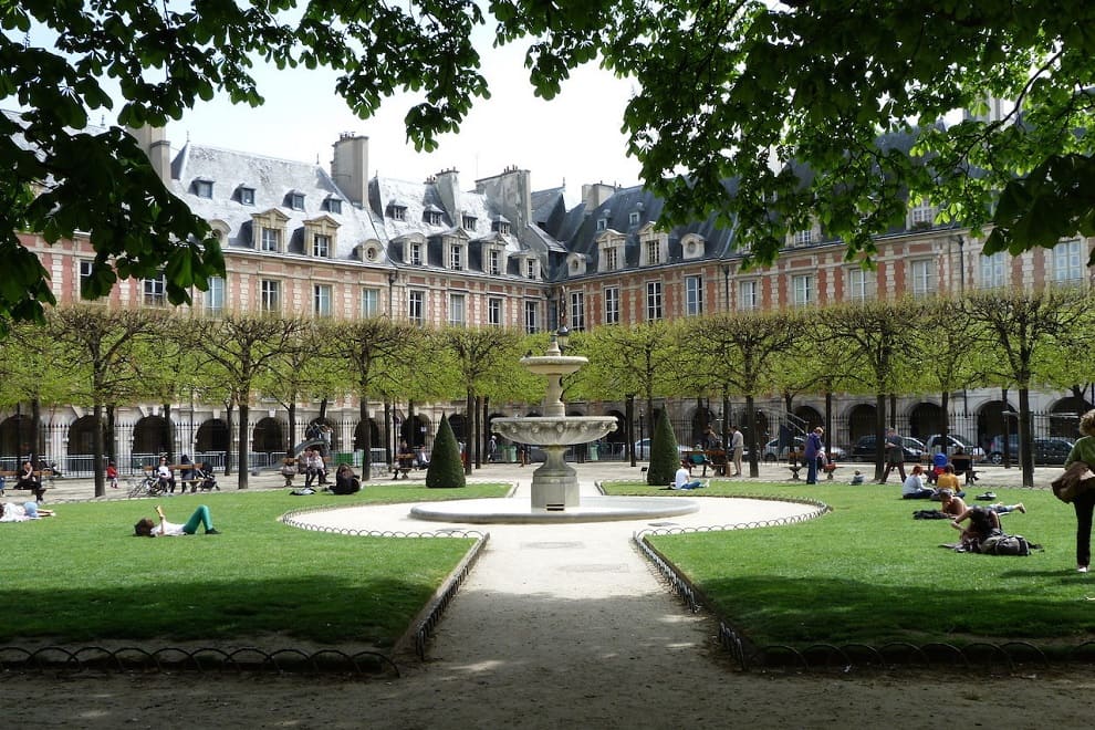 quartiere parigi con place des vosges