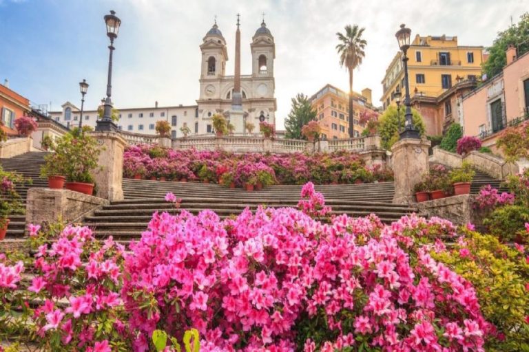 Piazza di Spagna e le sue meraviglie scopriamo insieme il fiore all'occhiello del centro Piazza di Spagna e le sue meraviglie scopriamo insieme il fiore all'occhiello del centro